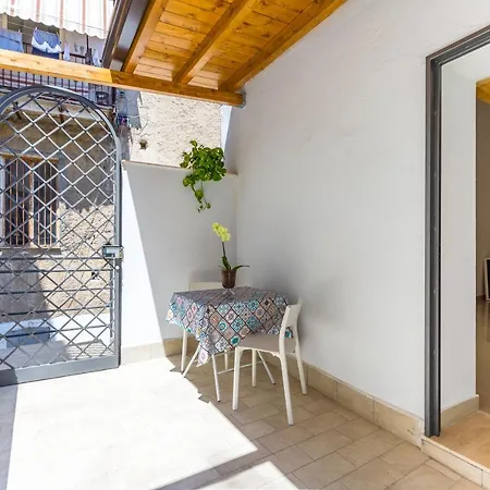 Apartment Naiva 2 *